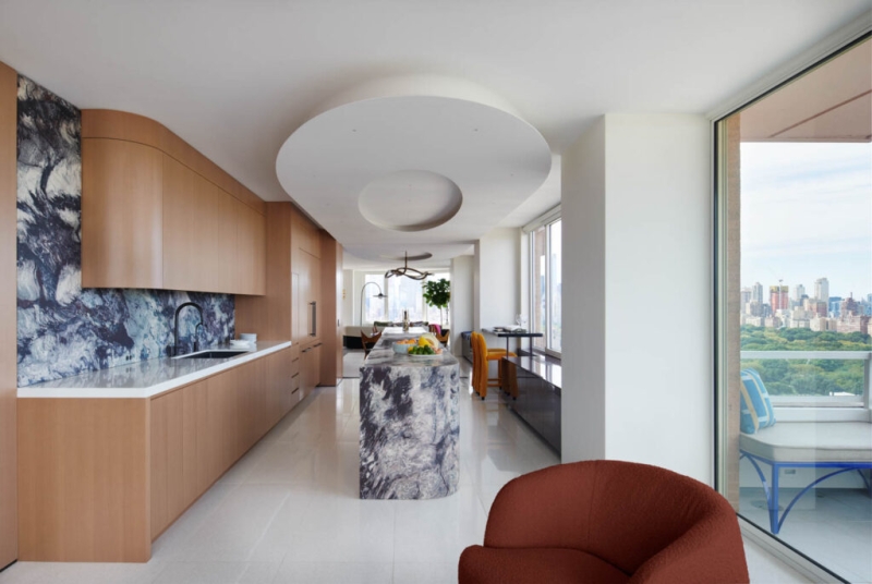 This Madison Avenue Duplex By Andrew Magnes Is Full Of Color