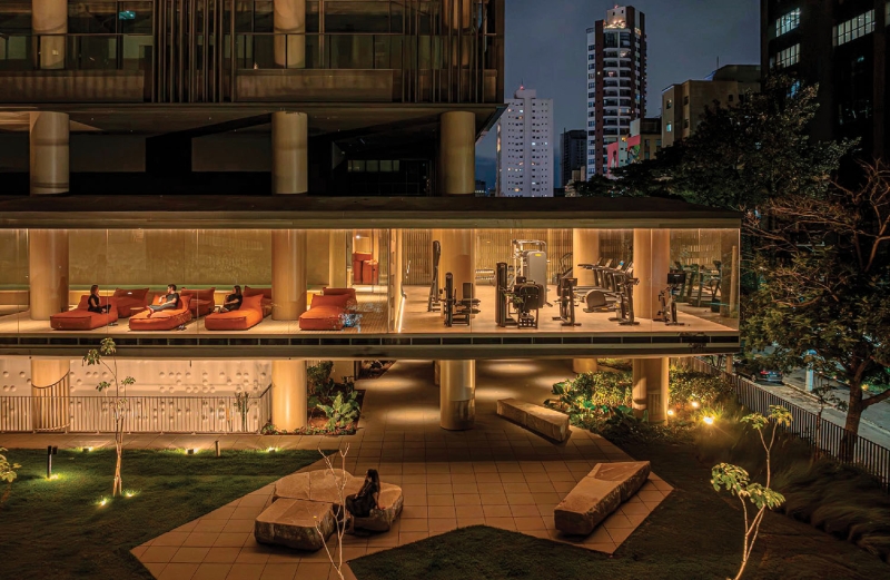 Homeowners In This São Paulo Complex Enjoy Nearby Hotel